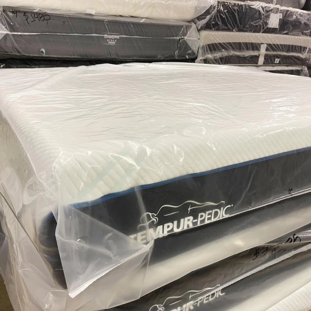 ✨King Tempur Pedic Pro adapt soft mattress✨